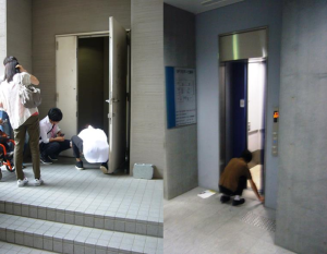 Mr./Ms. students are investigating the steps of the building, the size of the elevator, the presence or absence of mirrors, etc