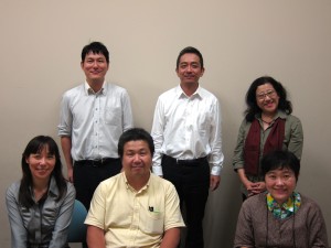 Mr./Ms. of the research group From left to right: Mr./Ms. Inoue of Kyoto Sangyo University, Prof. Yoshida, Representative: Prof. Sekine of Doshisha University Front from left: Mr./Ms. Tsuchihashi of Doshisha University, research collaborator Mr./Ms. Yamamoto, Prof. Iwakuma of Kyoto University