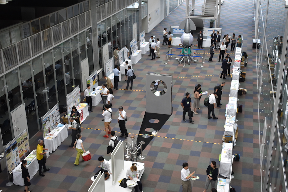 Poster session (20 exhibiting groups)