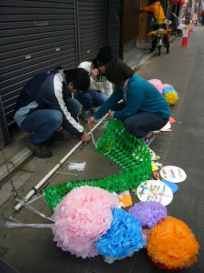 With the cooperation of local people, hanging work of big art